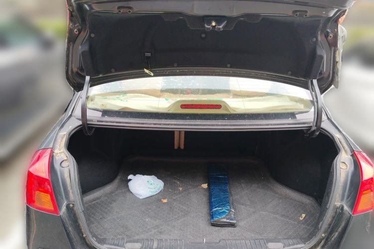 Used Buick Excelle 2011 1.6LX-AT Trunk