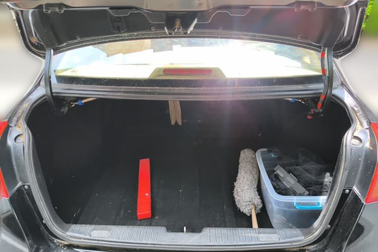 Used Buick Excelle 2011 1.6 LE-MT Trunk