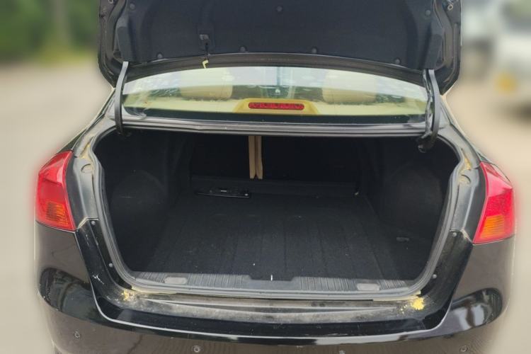 Used Buick Excelle 2011 1.6 LX-MT Trunk