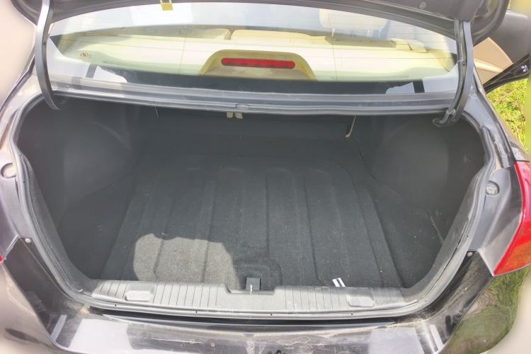 Used Buick Excelle 2011 1.6 LE-MT Trunk