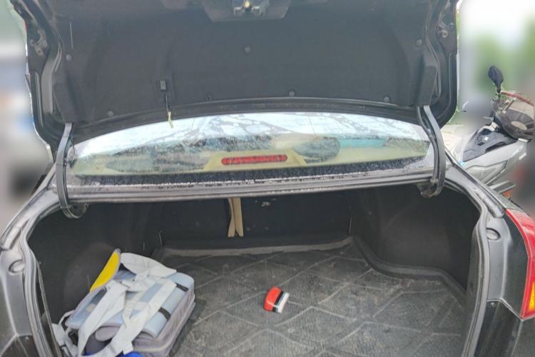 Used Buick Excelle 2011 1.6 LX-MT Trunk