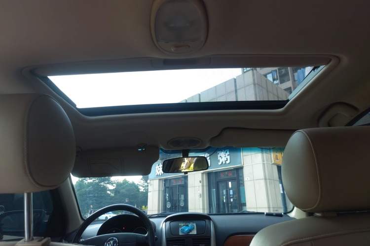 Used Buick Excelle 2011 1.6 LE-AT Interior 6
