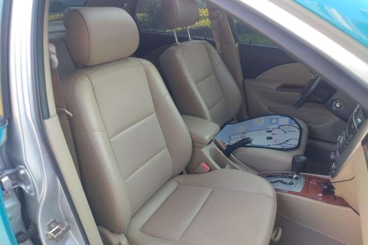 Used Buick Excelle 2011 1.6 LE-AT Interior 8