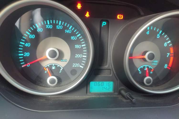 Used Buick Excelle 2011 1.6 LE-AT Odometer Close Up