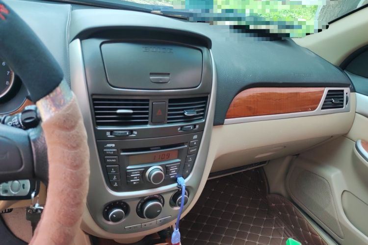Used Buick Excelle 2011 1.6 LE-MT Audio And AC Panel