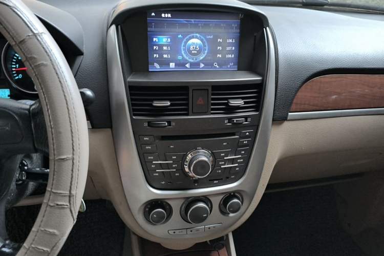 Used Buick Excelle 2011 1.6 LE-AT Audio And AC Panel