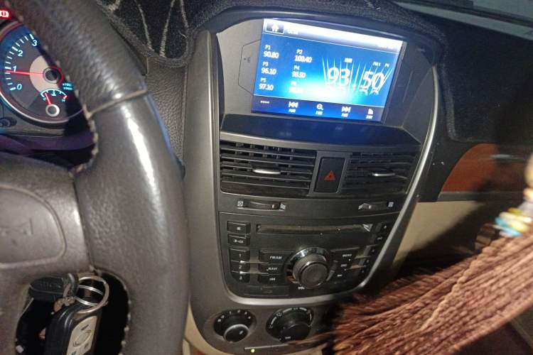 Used Buick Excelle 2011 1.6 LE-MT Audio And AC Panel