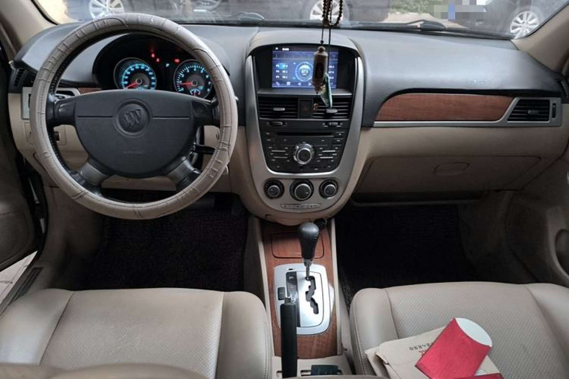 Used Buick Excelle 2011 1.6 LE-AT Center Console