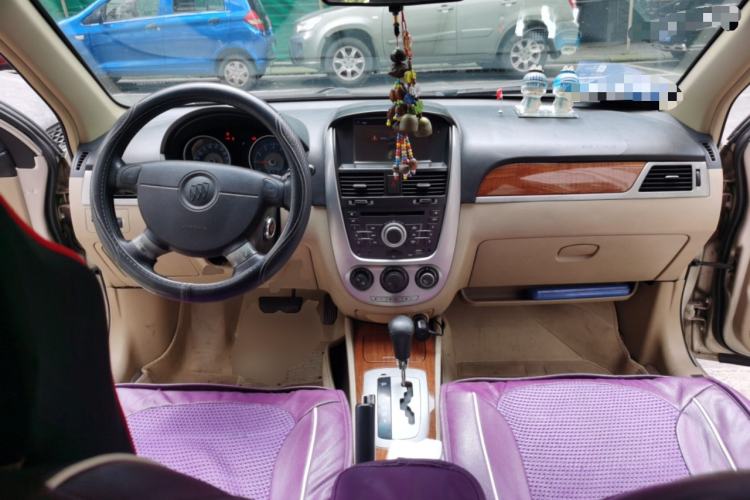 Used Buick Excelle 2011 1.6 LE-AT Center Console