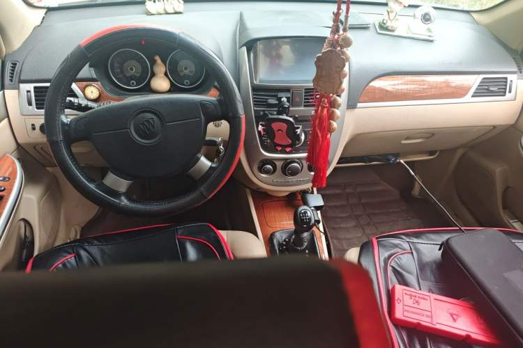 Used Buick Excelle 2011 1.6 LE-MT Center Console