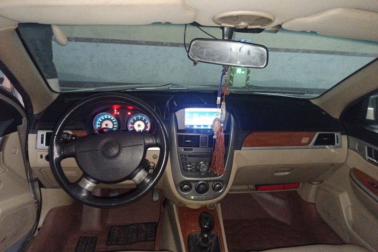 Used Buick Excelle 2011 1.6 LE-MT Center Console