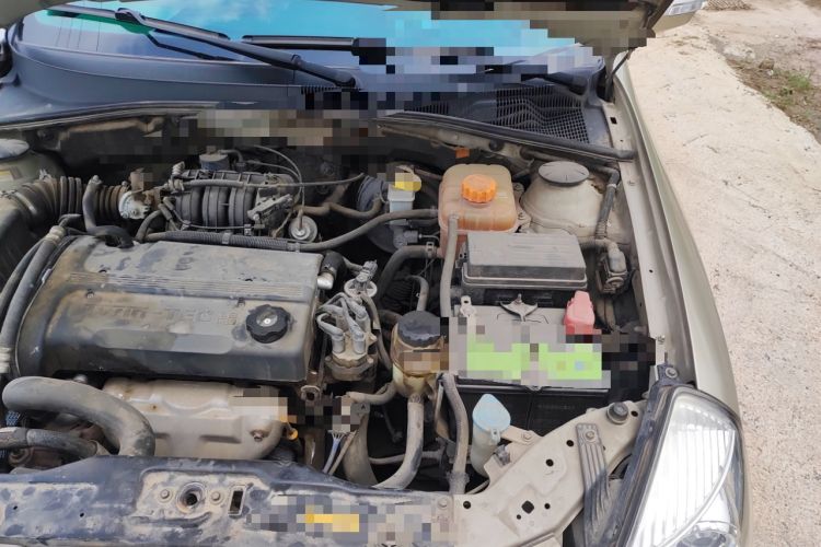 Used Buick Excelle 2011 1.6 LE-MT Engine Bay Left