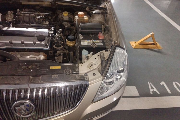 Used Buick Excelle 2011 1.6 LE-MT Engine Bay Left