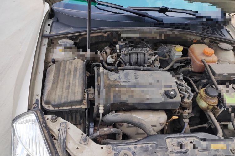 Used Buick Excelle 2011 1.6 LE-MT Engine Bay Right