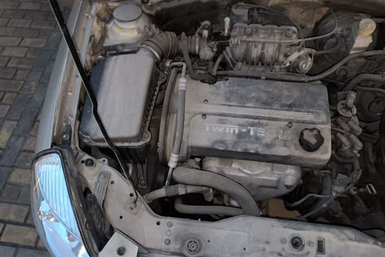 Used Buick Excelle 2011 1.6 LE-AT Engine Bay Right