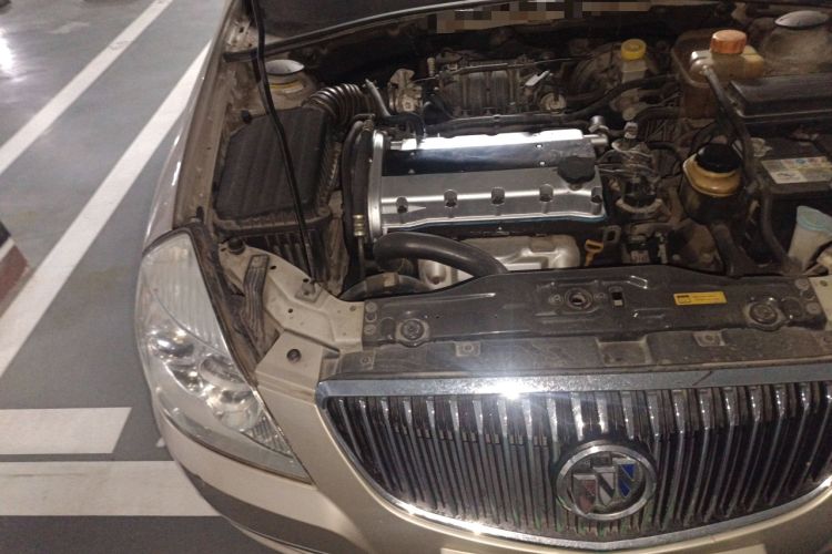 Used Buick Excelle 2011 1.6 LE-MT Engine Bay Right