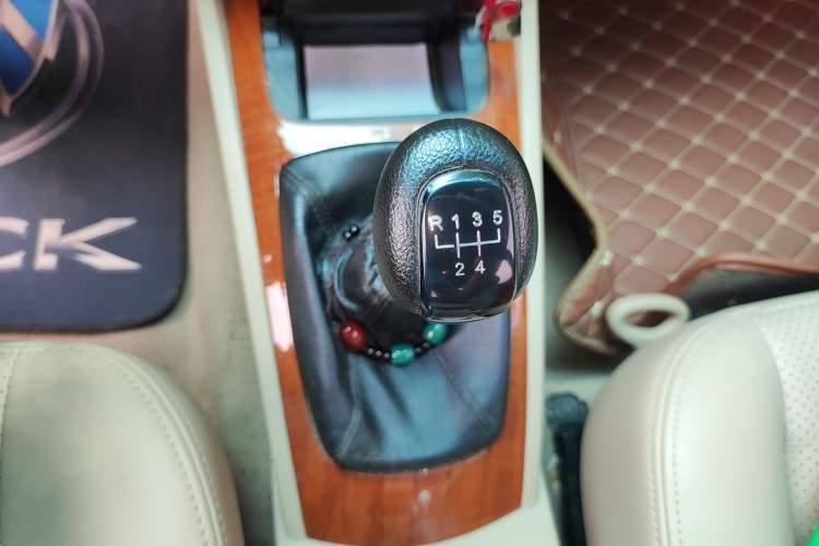Used Buick Excelle 2011 1.6 LE-MT Gear Lever