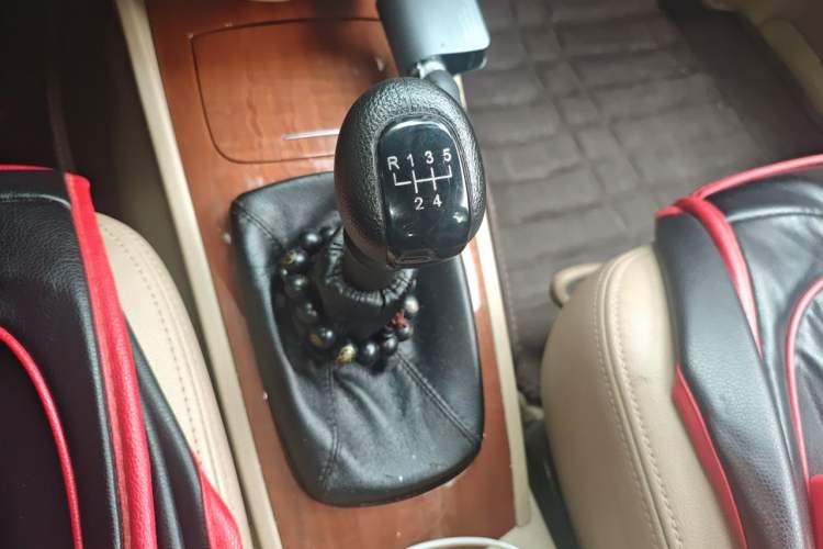 Used Buick Excelle 2011 1.6 LE-MT Gear Lever