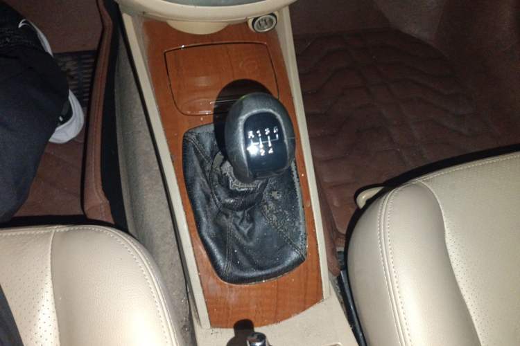 Used Buick Excelle 2011 1.6 LE-MT Gear Lever