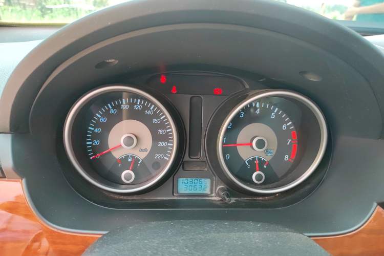 Used Buick Excelle 2011 1.6 LE-MT Instrument Cluster