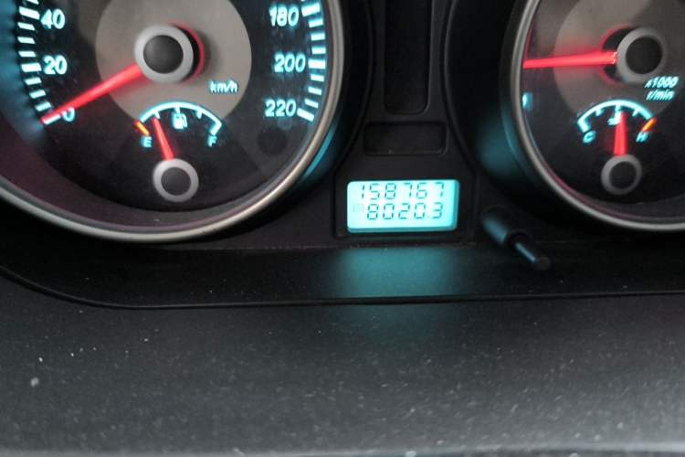 Used Buick Excelle 2011 1.6 LE-AT Odometer Close Up