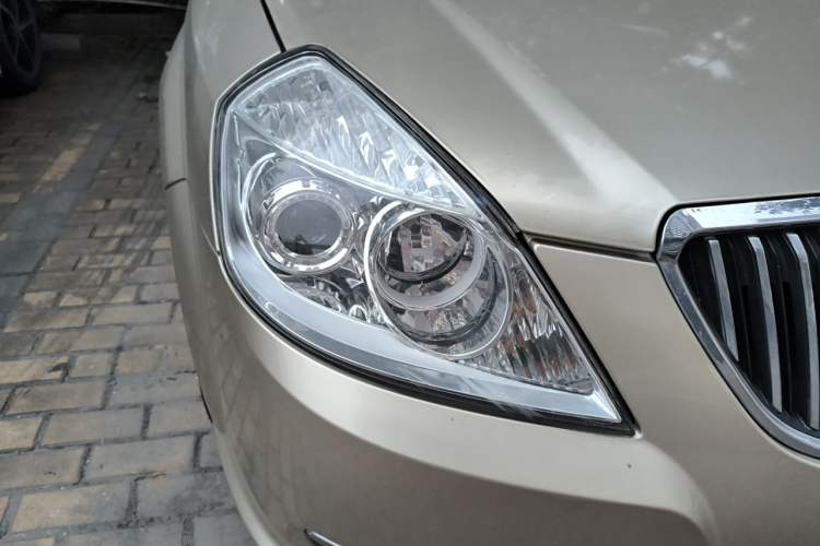 Used Buick Excelle 2011 1.6 LE-AT Right Front Headlight