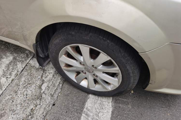 Used Buick Excelle 2011 1.6 LE-AT Right Front Wheel Hub