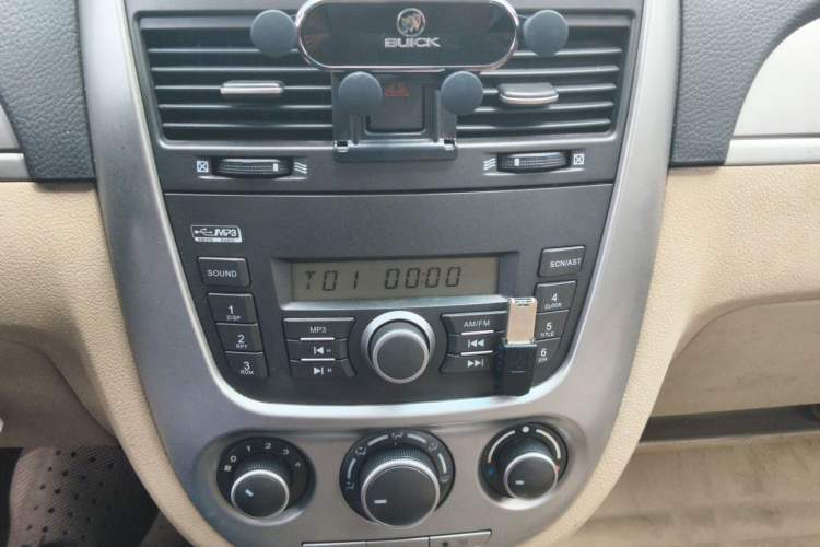 Used Buick Excelle 2011 1.6 LX-MT Audio And AC Panel