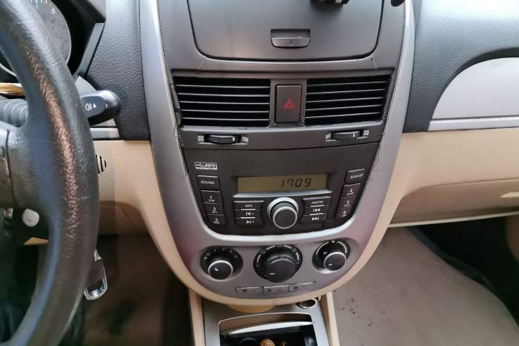 Used Buick Excelle 2011 1.6 LX-MT Audio And AC Panel