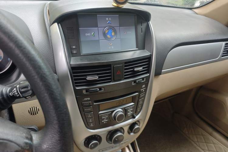 Used Buick Excelle 2011 1.6LX-AT Audio And AC Panel