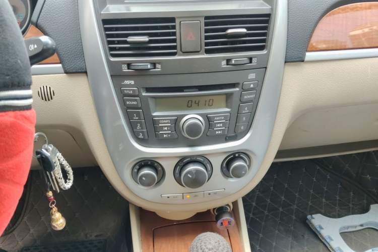 Used Buick Excelle 2011 1.6 LE-AT Audio And AC Panel