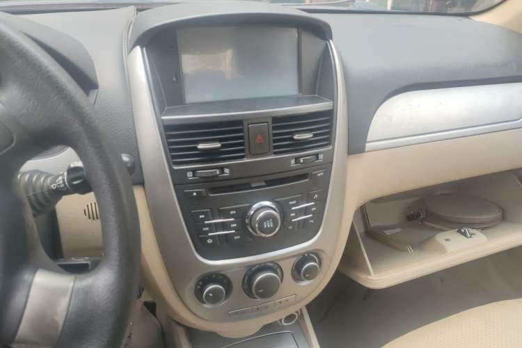 Used Buick Excelle 2011 1.6 LX-MT Audio And AC Panel