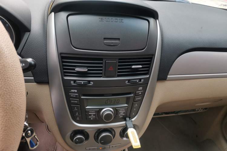 Used Buick Excelle 2011 1.6 LX-MT Audio And AC Panel