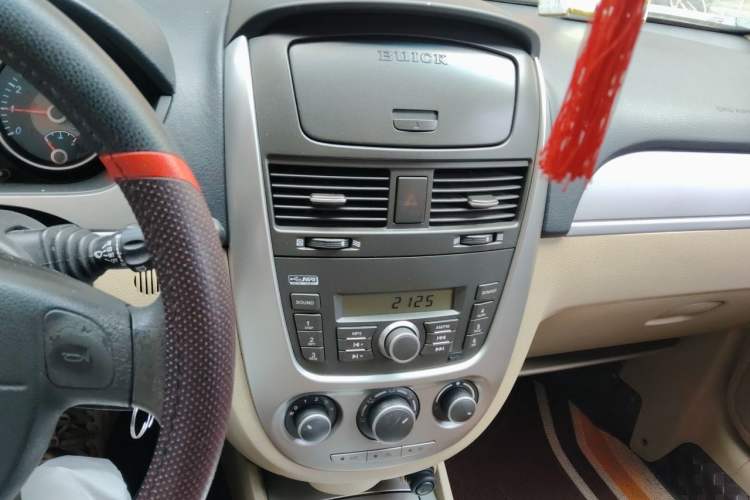 Used Buick Excelle 2011 1.6LX-AT Audio And AC Panel