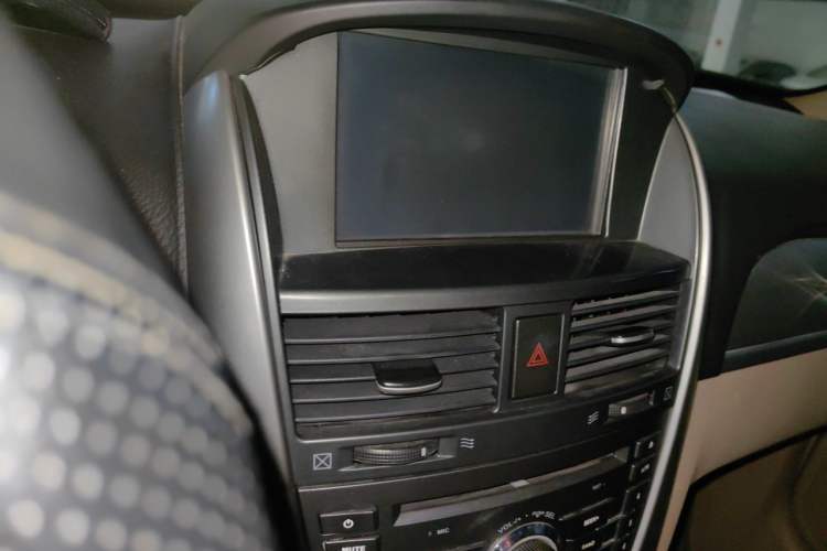 Used Buick Excelle 2011 1.6 LE-AT Audio And AC Panel