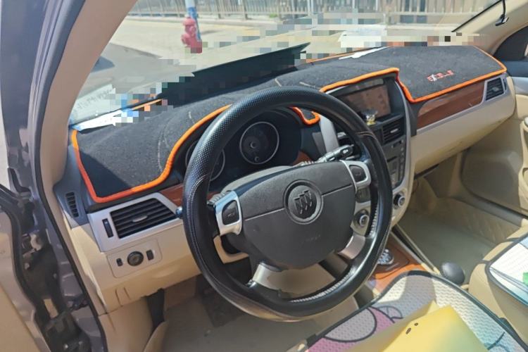 Used Buick Excelle 2011 1.6 LE-AT Center Console