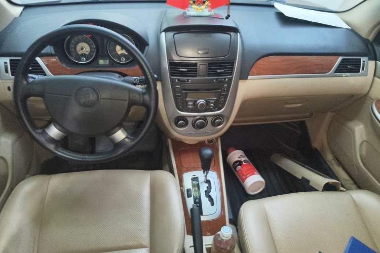 Used Buick Excelle 2011 1.6 LE-AT Center Console