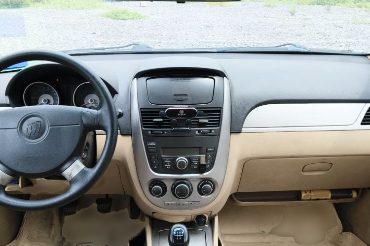 Used Buick Excelle 2011 1.6 LX-MT Center Console
