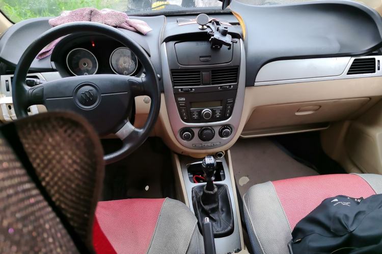 Used Buick Excelle 2011 1.6 LX-MT Center Console