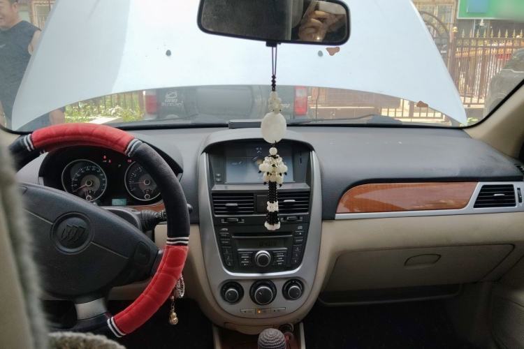 Used Buick Excelle 2011 1.6 LE-AT Center Console