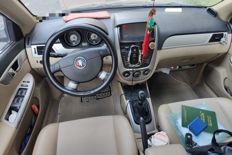 Used Buick Excelle 2011 1.6 LX-MT Center Console