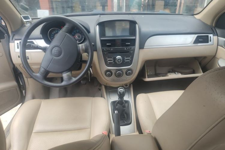 Used Buick Excelle 2011 1.6 LX-MT Center Console