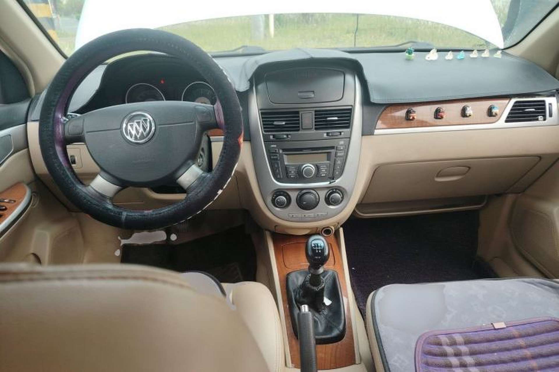 Used Buick Excelle 2011 1.6 LE-MT Center Console