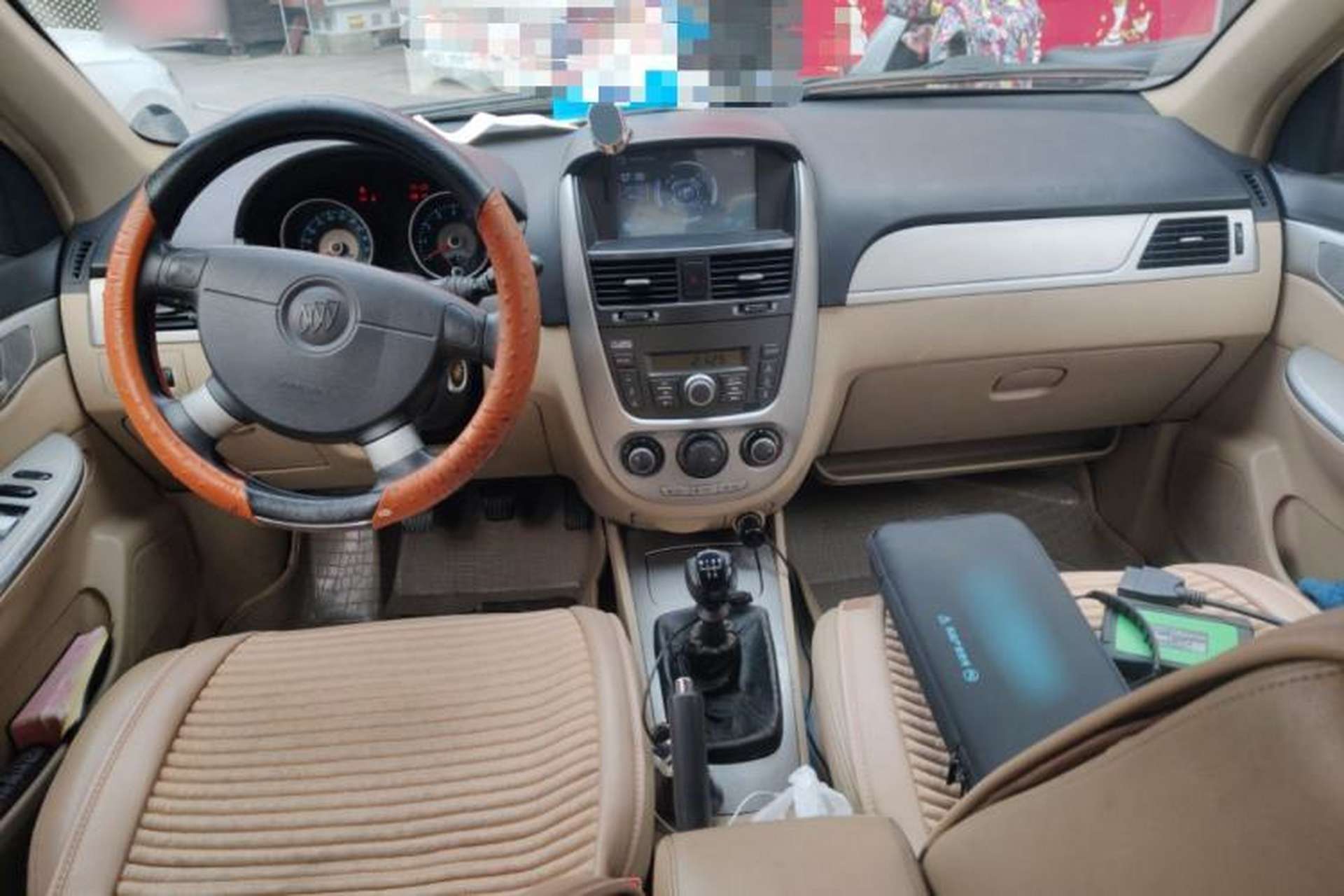 Used Buick Excelle 2011 1.6 LX-MT Center Console