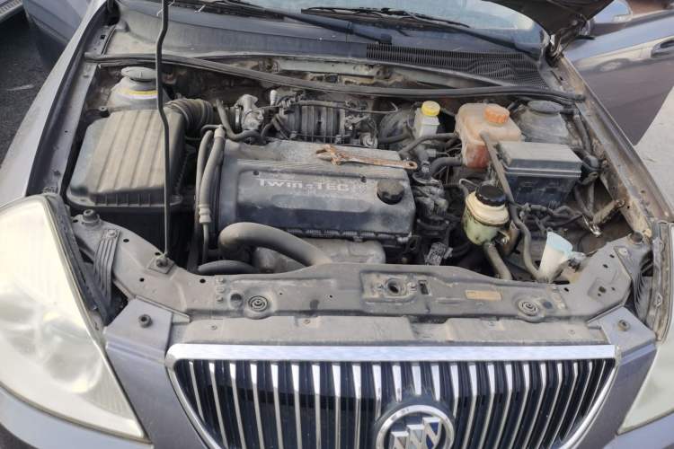 Used Buick Excelle 2011 1.6 LE-MT Engine Bay