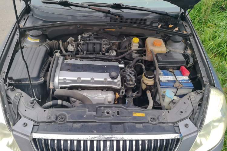 Used Buick Excelle 2011 1.6 LX-MT Engine Bay