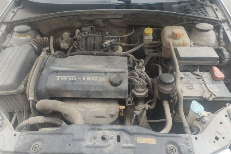 Used Buick Excelle 2011 1.6 LX-MT Engine Bay