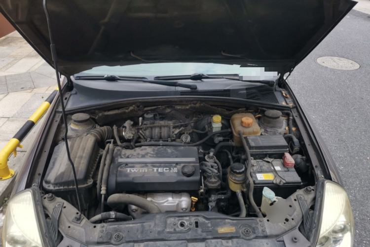 Used Buick Excelle 2011 1.6 LX-MT Engine Bay