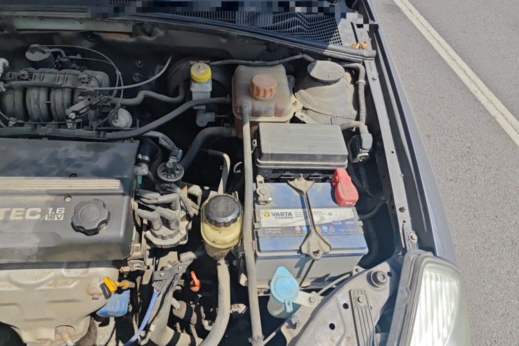 Used Buick Excelle 2011 1.6 LE-AT Engine Bay Left