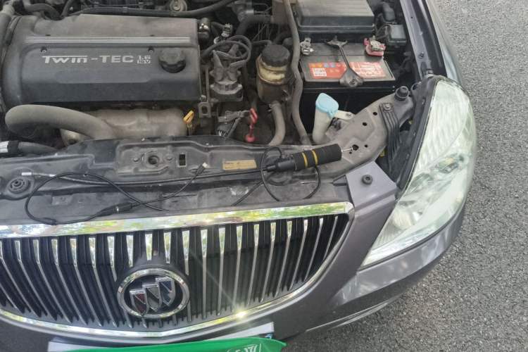 Used Buick Excelle 2011 1.6 LE-AT Engine Bay Left